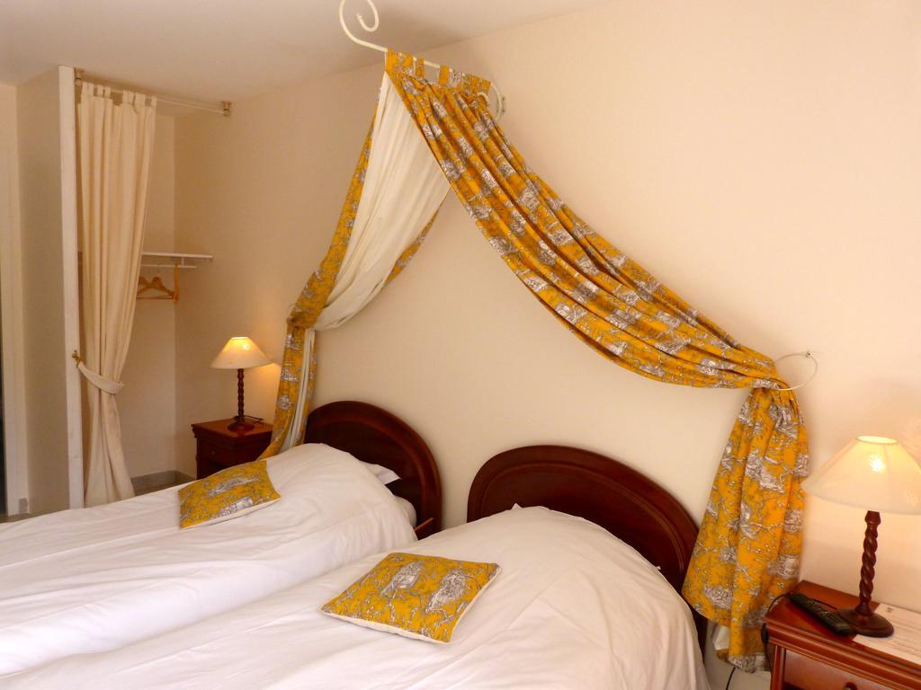 Anjou Golf And Country Club Hotel Champigne Phòng bức ảnh
